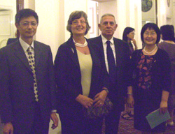 60 anni della Repubblica Popolare Cinese. Ambasciata cinese a Roma, nella foto, da sinistra: Liyuan, primo segretario d'ambasciata, Irene e Antonio di Paola, Li Xi , capo dell'Ufficio culturale cinese
