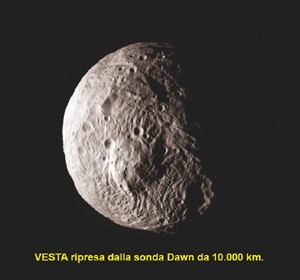 Vesta, ripreso dalla sonda Dawn da 10.000 km