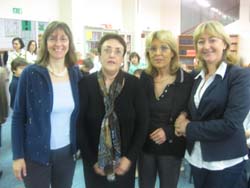 Un gruppo di maestre della Morandi