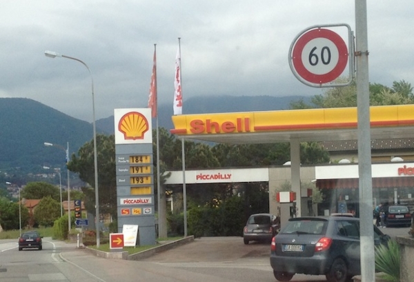 Prezzo Benzina Tra Italia E Svizzera