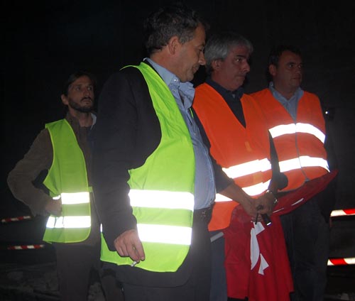 operai occupano il cantiere ferrovie nord