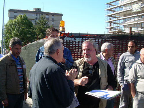 Mauro Mossina della Fillea Cgil discute con Giuseppe Panara