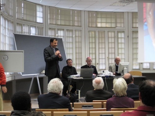 da sinistra: don Luca Violoni, don Stefano Saggin, monsignor Luigi Stucchi e il rettore Renzo Dionigi