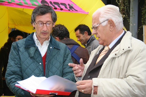 ciclisti illuminati e l'assessore Federiconi