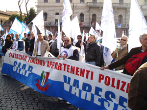 polizia varese protesta a roma