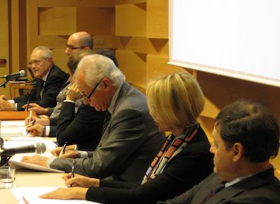 Il tavolo dei relatori al convegno sul segreto bancario e lo scudo fiscale. Agostino Abate è il primo a destra