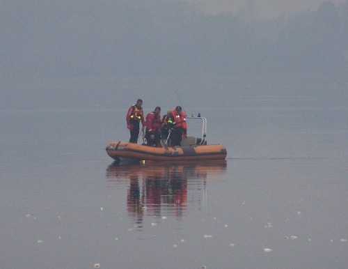 elicottero nel lago