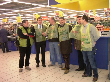 I "volontari" della Colleta alimentare al Tigros