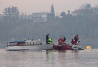 Recupero dell'elicottero caduto nel lago