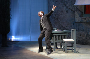 Sebastiano Lo Monaco presenta  "Il berretto a sonagli" al Teatro Apollonio