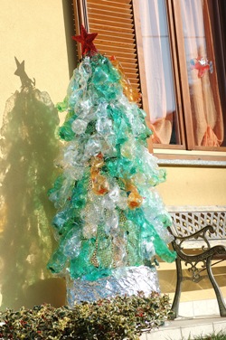 albero riciclone ecologico bottiglie 