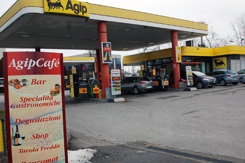 rapina al distributore agip di olgiate olona