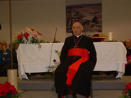 Il cardinal Dionigi Tettamanzi in visita a Malpensa