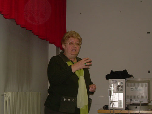 La dirigente scolastica dell'Ipc Falcone Carmela Locatelli