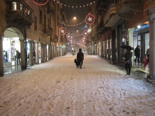 Corso Matteotti a Varese, dopo la nevicata del 21 dicembre