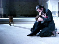 Libri da ardere al Teatro del Popolo