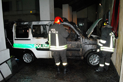 inveruno incendio auto polizia locale