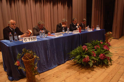 dario di vico presenta piccoli davanti agli imprenditori che resistono di jerago con orago