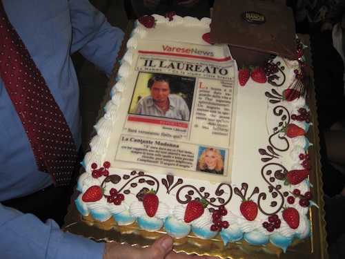 la torta di laurea per Simone Gambirasio
