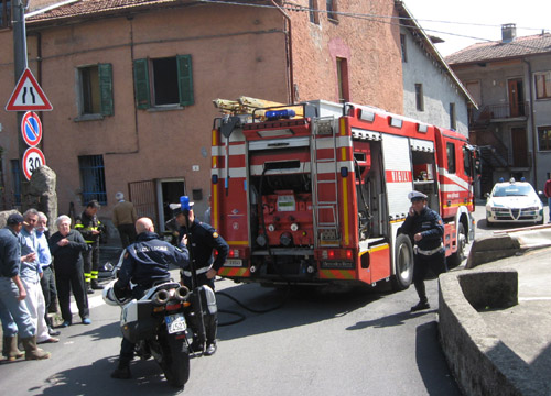 incendio caravate aprile 2010