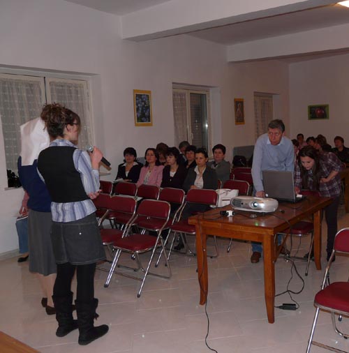 Medici italiani insegnano in Albania
