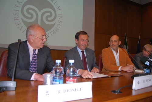 Il rettore Dionigi, il
presidente Ginfranco Fini e il Professor Marsili
