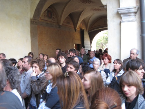 Folla all'inaugurazione di Sferica