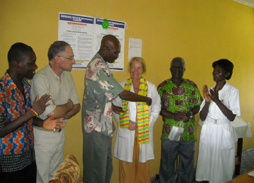 Lo staff dell'ambulatorio gestito dall'Associazione Amicus onlus in Ghana