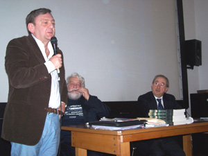 il professor Luigi Barbieri del liceo psicopedagogico di Palermo durante la cermonia del premio  istituito dal fondo Danilo Dolci