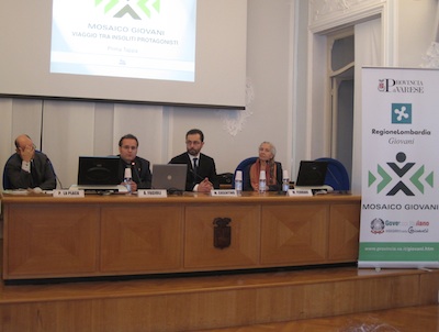 il tavolo per il progetto mosaico