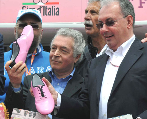 scarpe rosa giro d'italia angelo zomegnan novara 2010