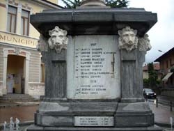 Il monumento commemorativo di Biandronno