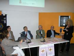 I vertici dell'azienda ospedaliera insieme ai medici alla serata informativa a Saronno
