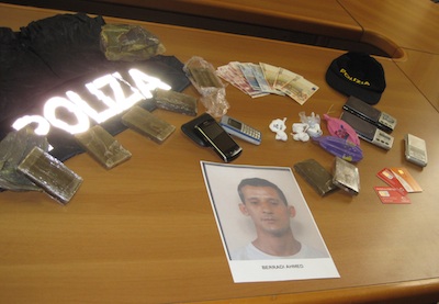 gli oggetti sequestrati