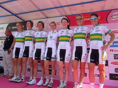 La squadra ciclistica australiana impegnata nel Giro d'Italia donne 2010