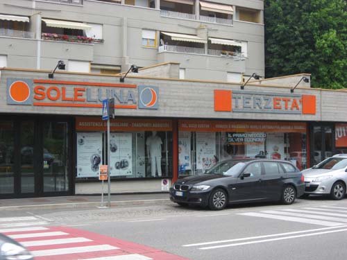 Il negozio Terza Età in via Crispi a Varese