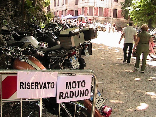 Il motoraduno della festa degli alpini