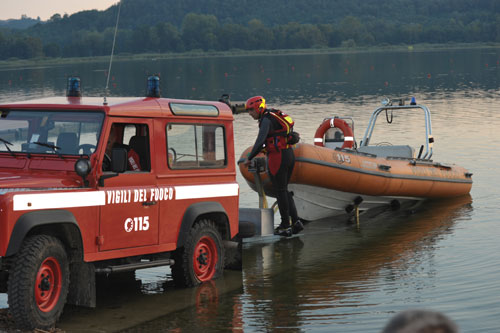 vigili del fuoco gommone