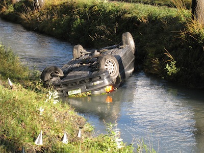 auto nel fiume canton grigioni