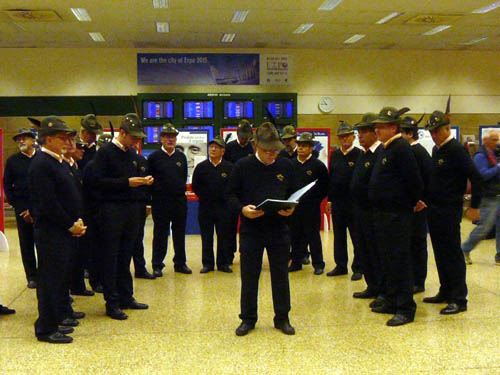 Il Coro Penna Nera a Malpensa per accogliere la reliquia di don Gnocchi