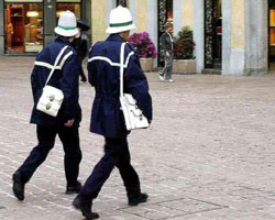 vigili senza manganello a saronno interrogazione lega