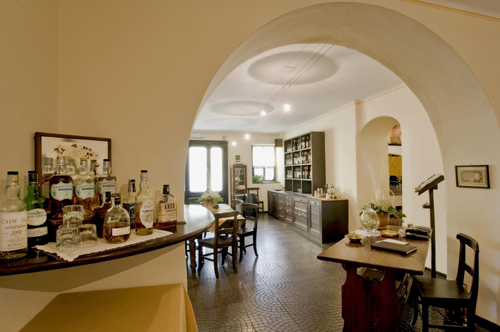 L'entrata del ristorante Movida a Comnerio (Varese)