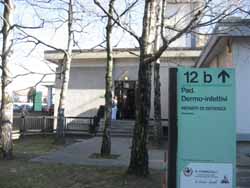 L'ingresso della psichiatria dell'ospedale di Varese