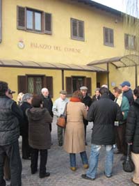 Un momento della presentazione davanti al Comune di Bardello