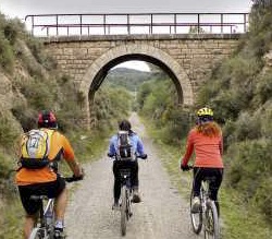 un esembio di ciclabile al posto di una vecchia ferrovia: le vias verdes in Spagna