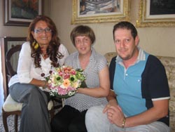 Luca e patrizia insieme ad Adele Patrini presidente di Caos