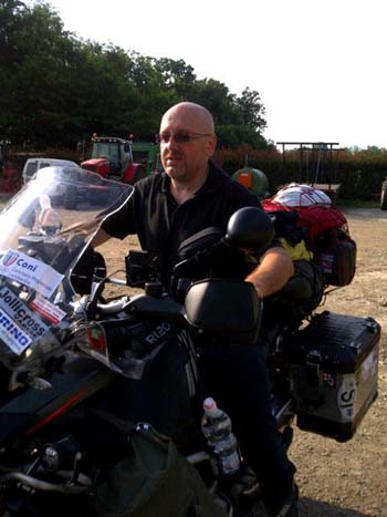 Marco Turcatti in partenza per la Mongolia a bordo della sua Bmw