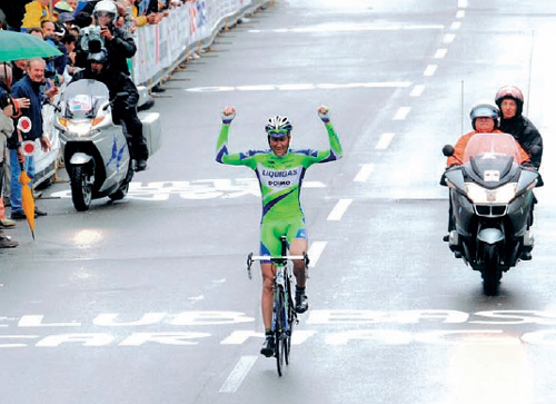 ivan basso arrivo gp carnaghese 2010 ciclismo