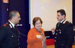 La preside del Casula insieme ai Carabinieri
