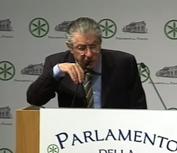 umberto bossi al parlamento della padania